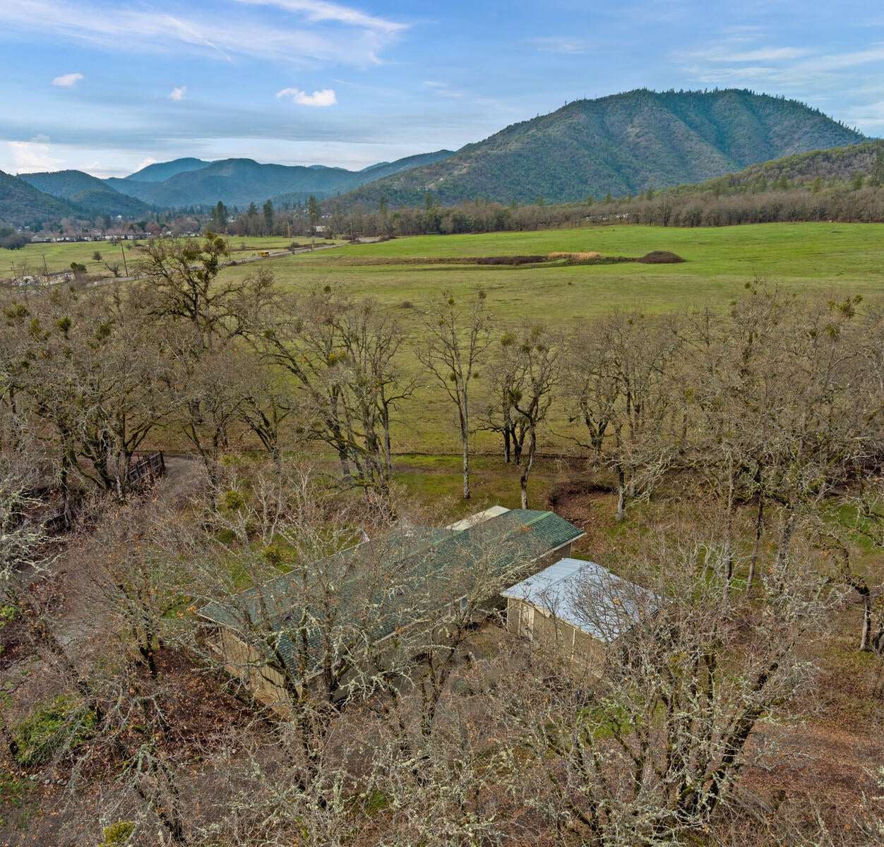 11548 Blackwell Road Central Point, OR 97502 - Photo 1 of 38 15_BR_15_mls
