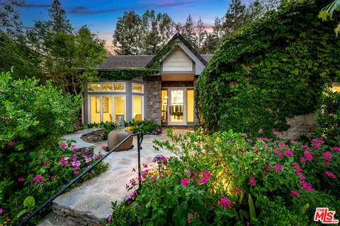 $4,995,000 | 19012 Dorlon Drive, Tarzana, CA 91356