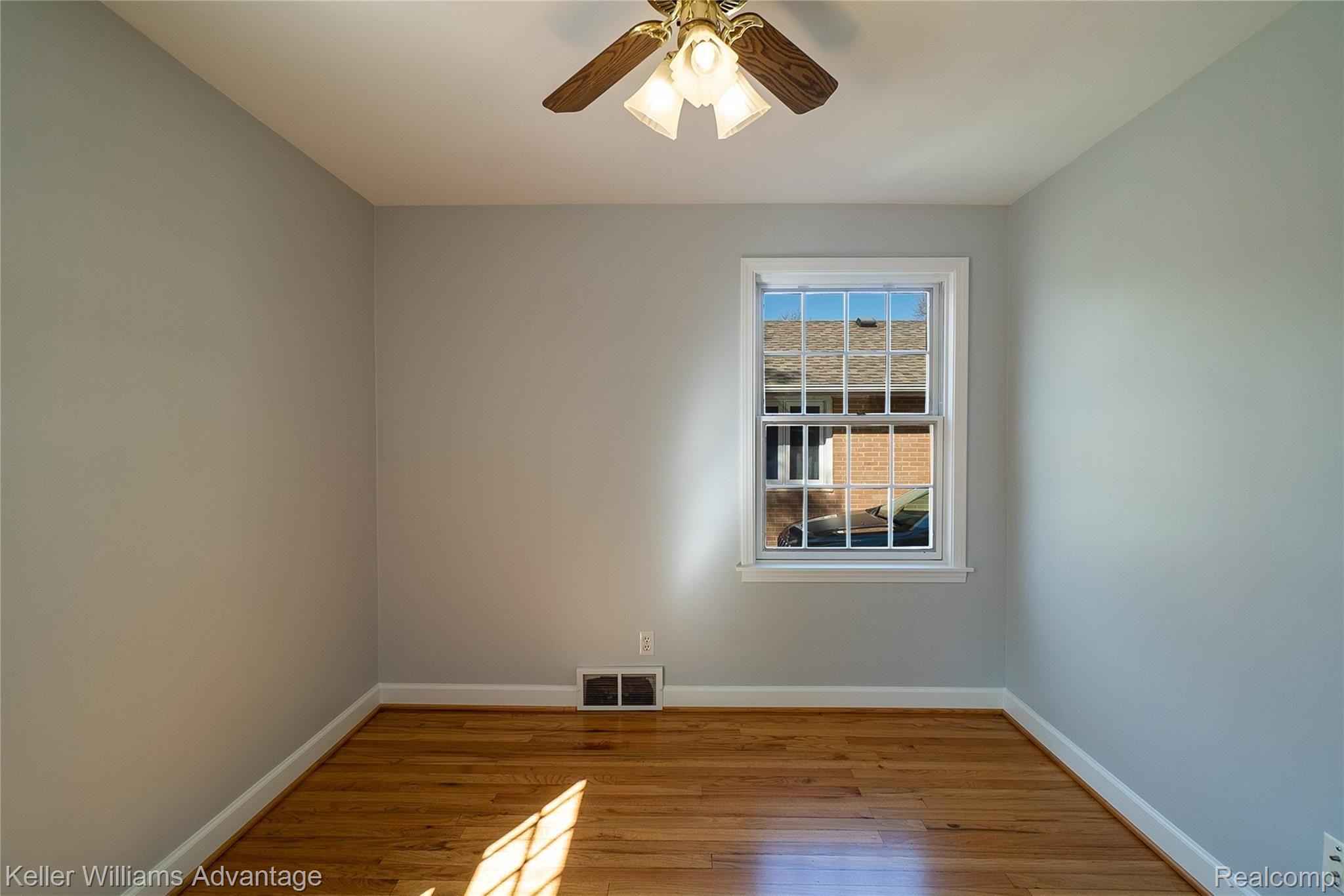 336 Maywood Avenue Rochester, MI 48307 - Photo 24 of 44 MaywoodAve_336_Bed B2.jpg