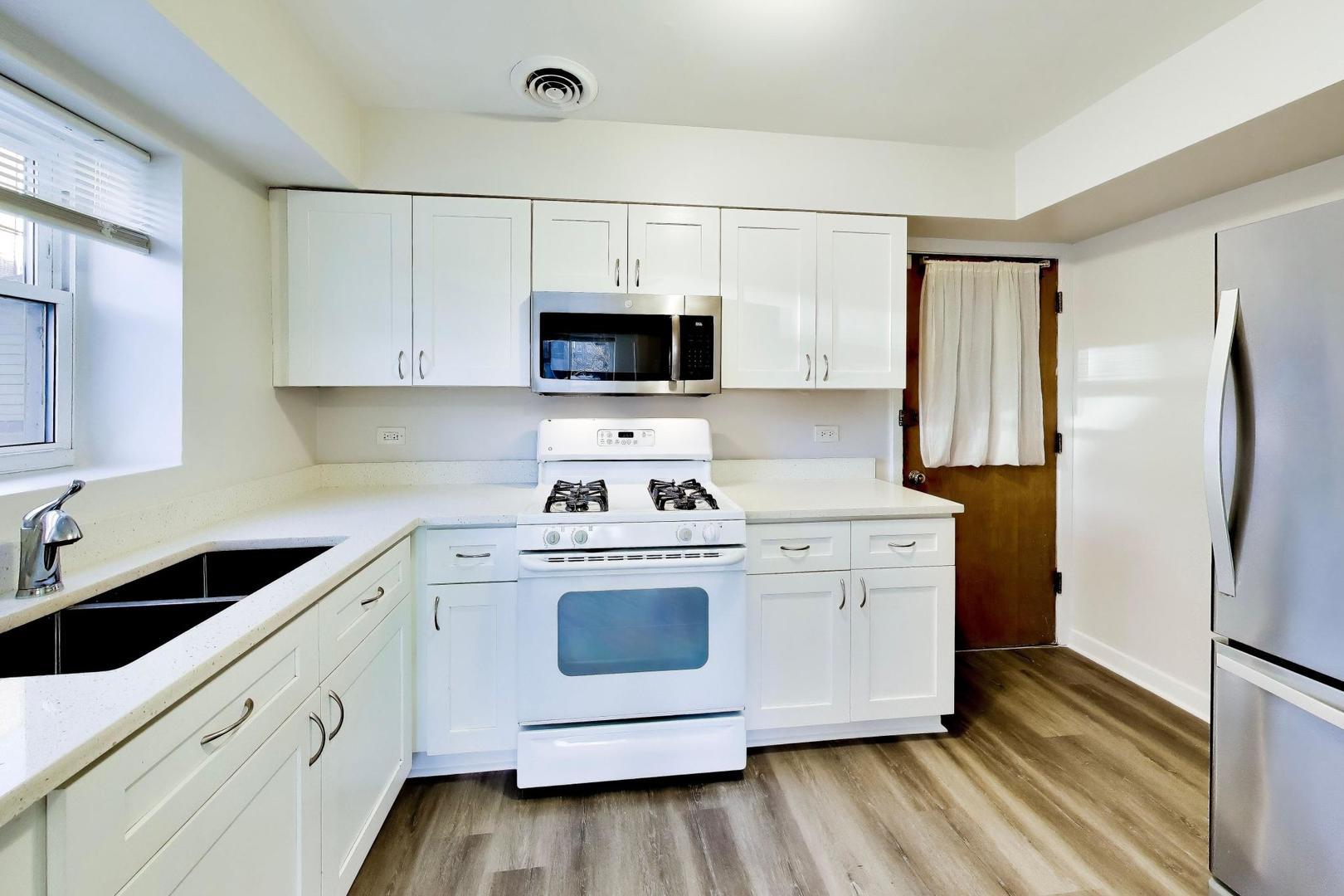 7404 North Sheridan Road, Unit G Chicago, IL 60626 - Photo 17 of 35