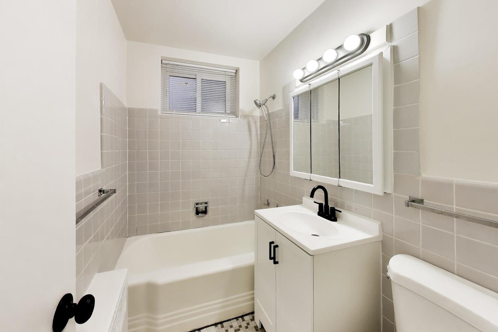 7404 North Sheridan Road, Unit G Chicago, IL 60626 - Photo 22 of 35