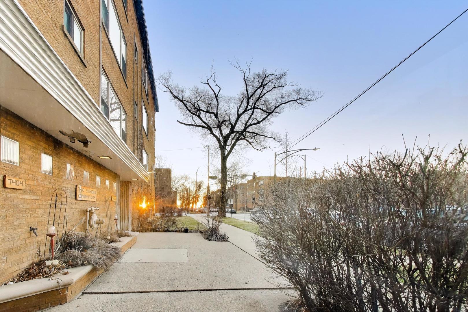 7404 North Sheridan Road, Unit G Chicago, IL 60626 - Photo 6 of 35