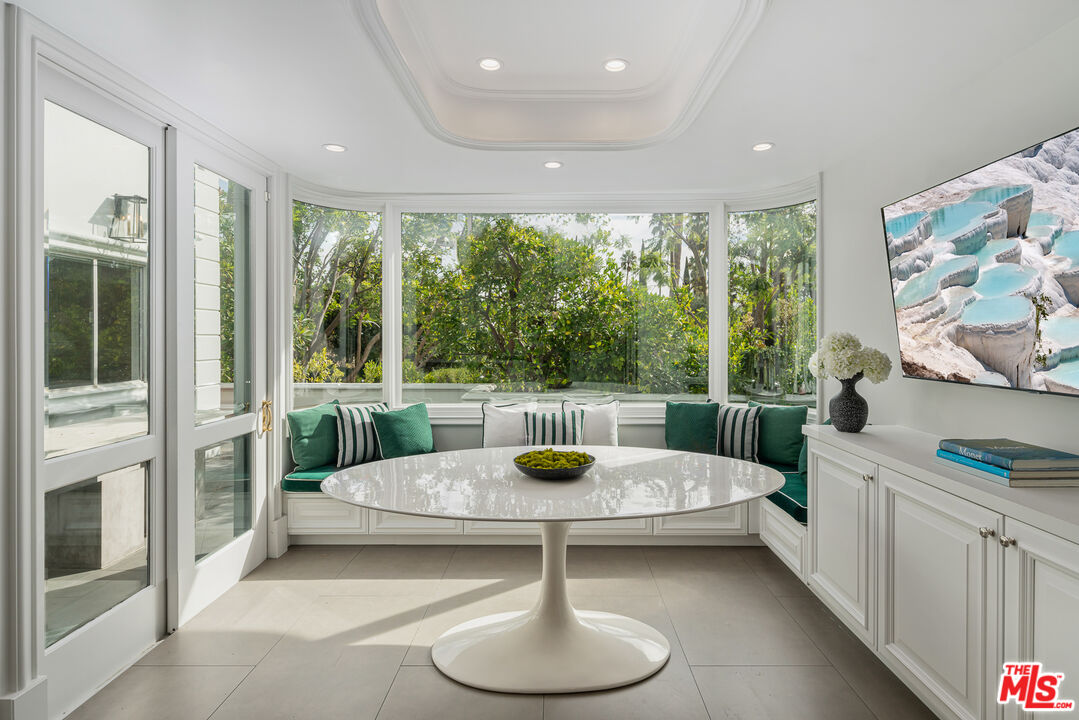 402 Doheny Road Beverly Hills, CA 90210 - Photo 9 of 55