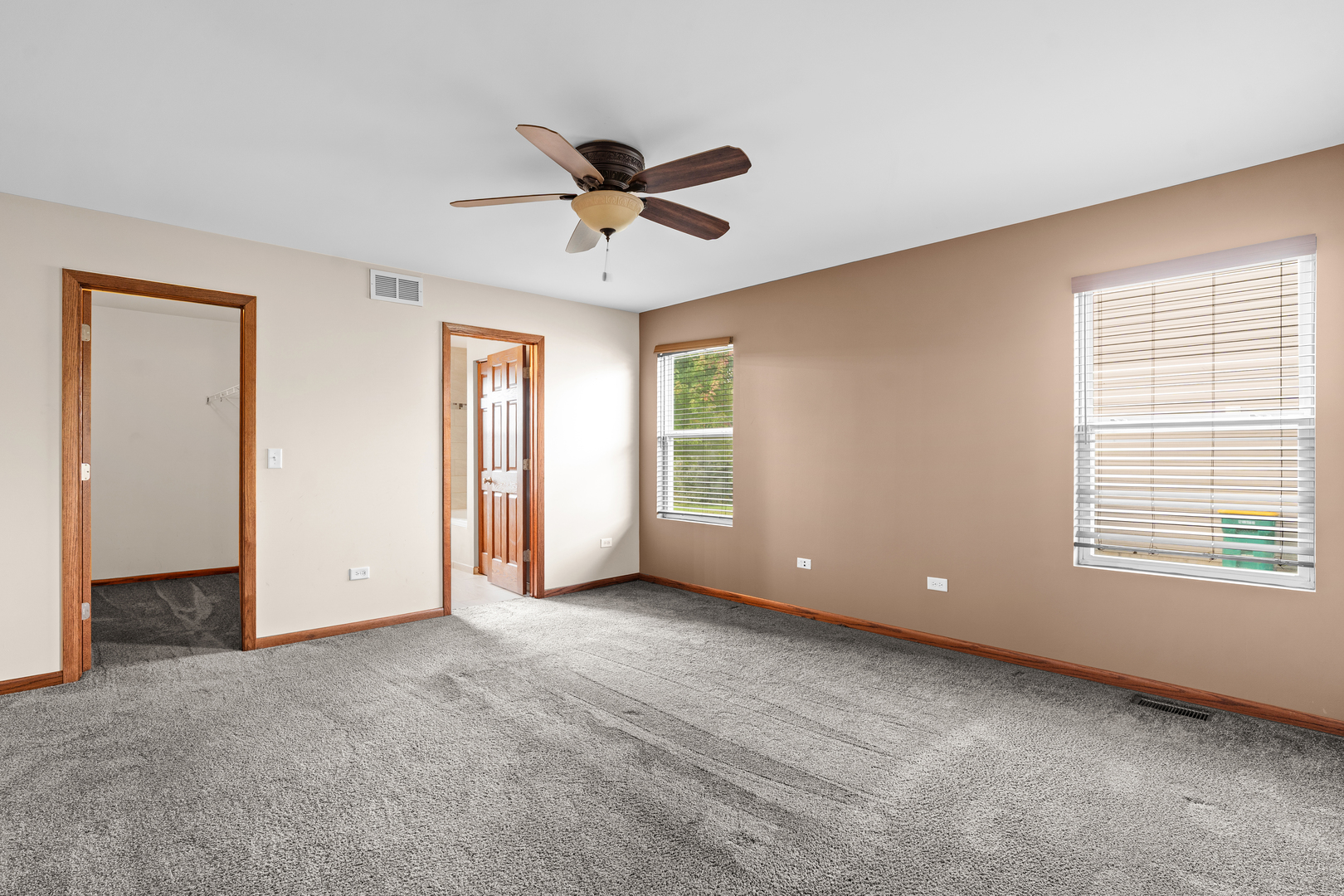 114 International Way Joliet, IL 60421 - Photo 16 of 31 a view of an empty room with a window