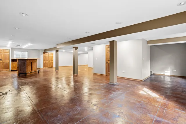 a view of a livingroom with a furniture and a ceiling fan