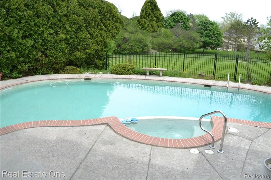 30992 Country Ridge Circle Farmington Hills, MI 48331 - Photo 39 of 40