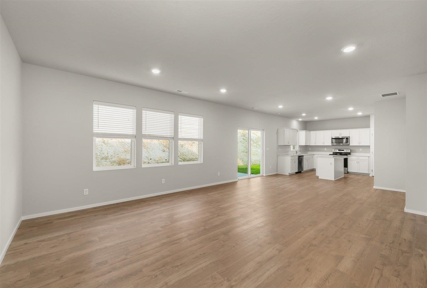 12022 North Greene Street Mead, WA 99021 - Photo 4 of 24