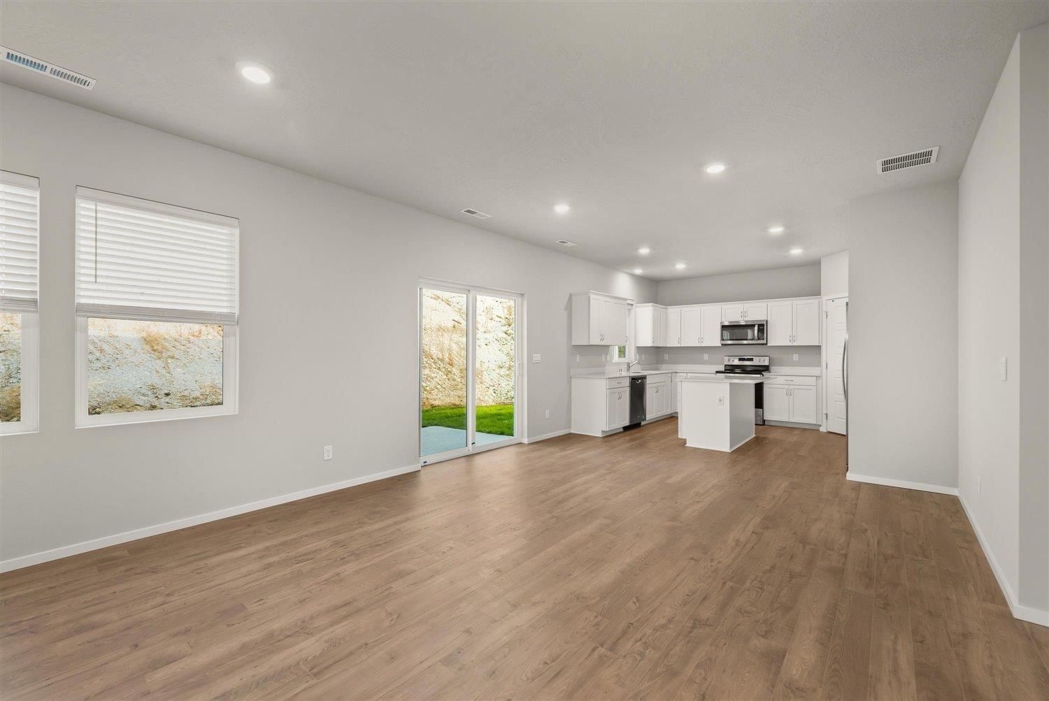 12022 North Greene Street Mead, WA 99021 - Photo 6 of 24