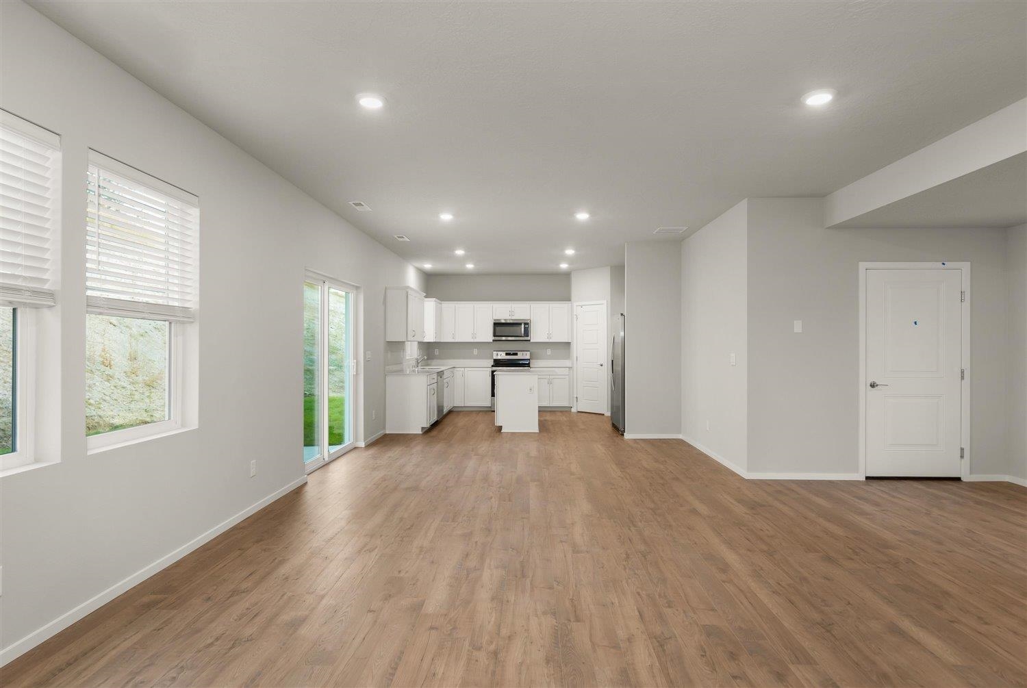 12022 North Greene Street Mead, WA 99021 - Photo 7 of 24