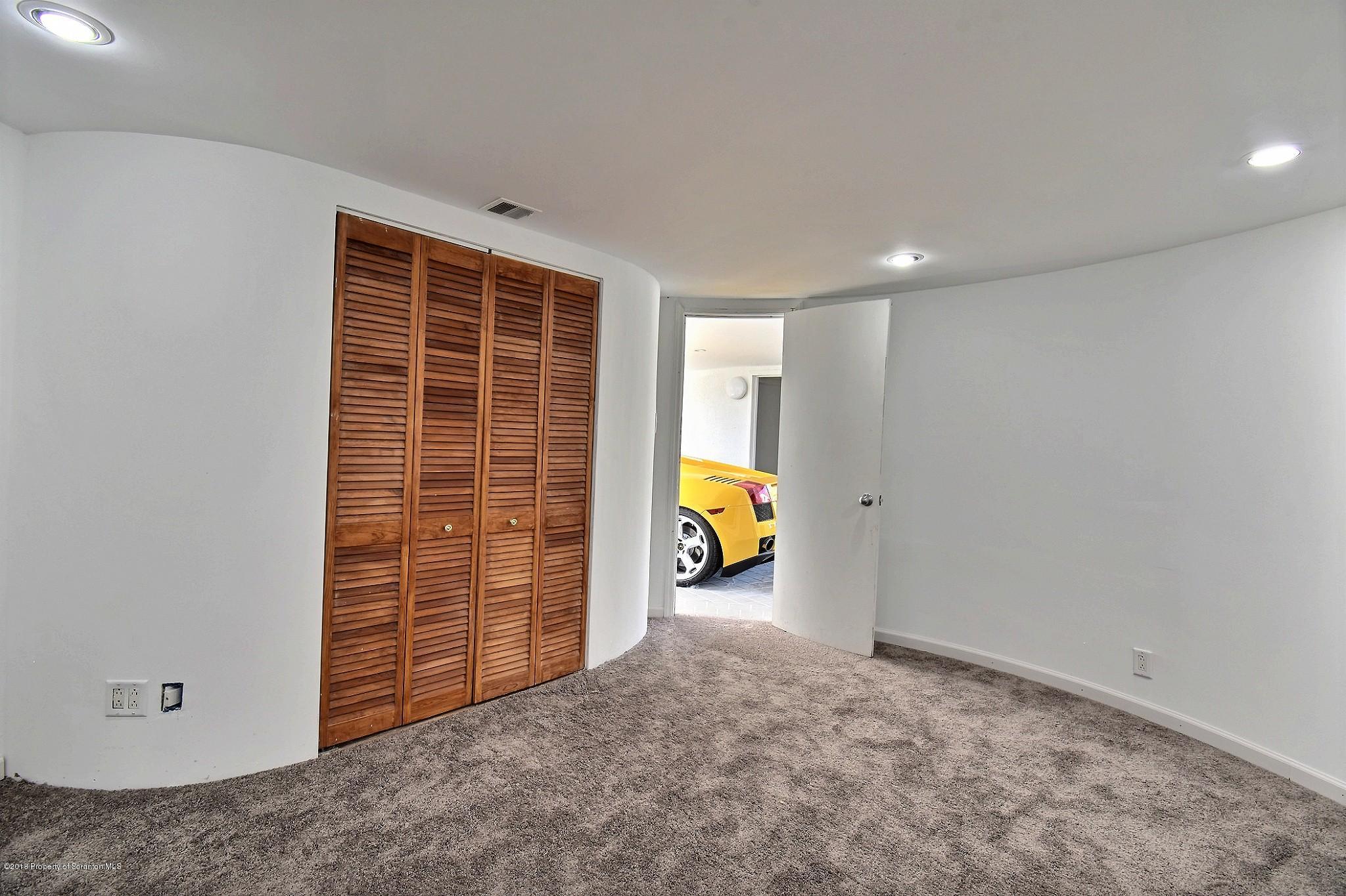116 Sebring Road Dickson City, PA 18519 - Photo 17 of 25 Gallery Image 17