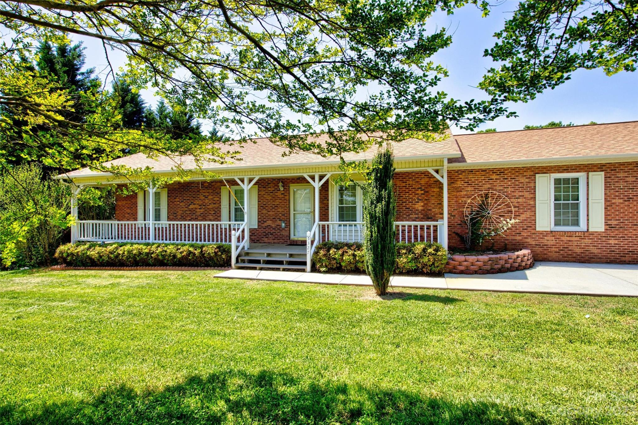 5327 Lee Cline Road Conover, NC 28613 - Photo 3 of 36 front view of a house with a big yard