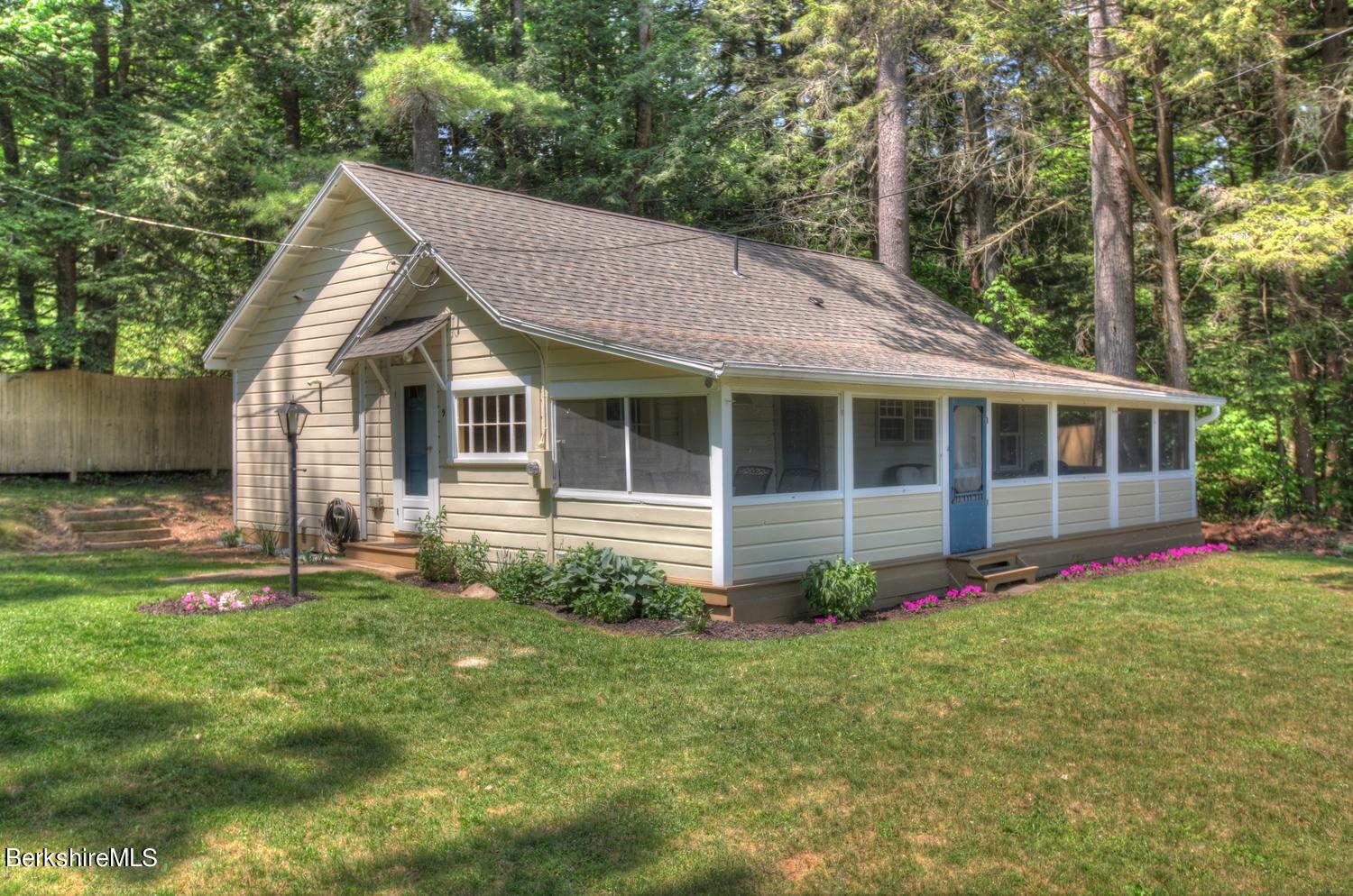 9 Lakeside Lake Buel 2