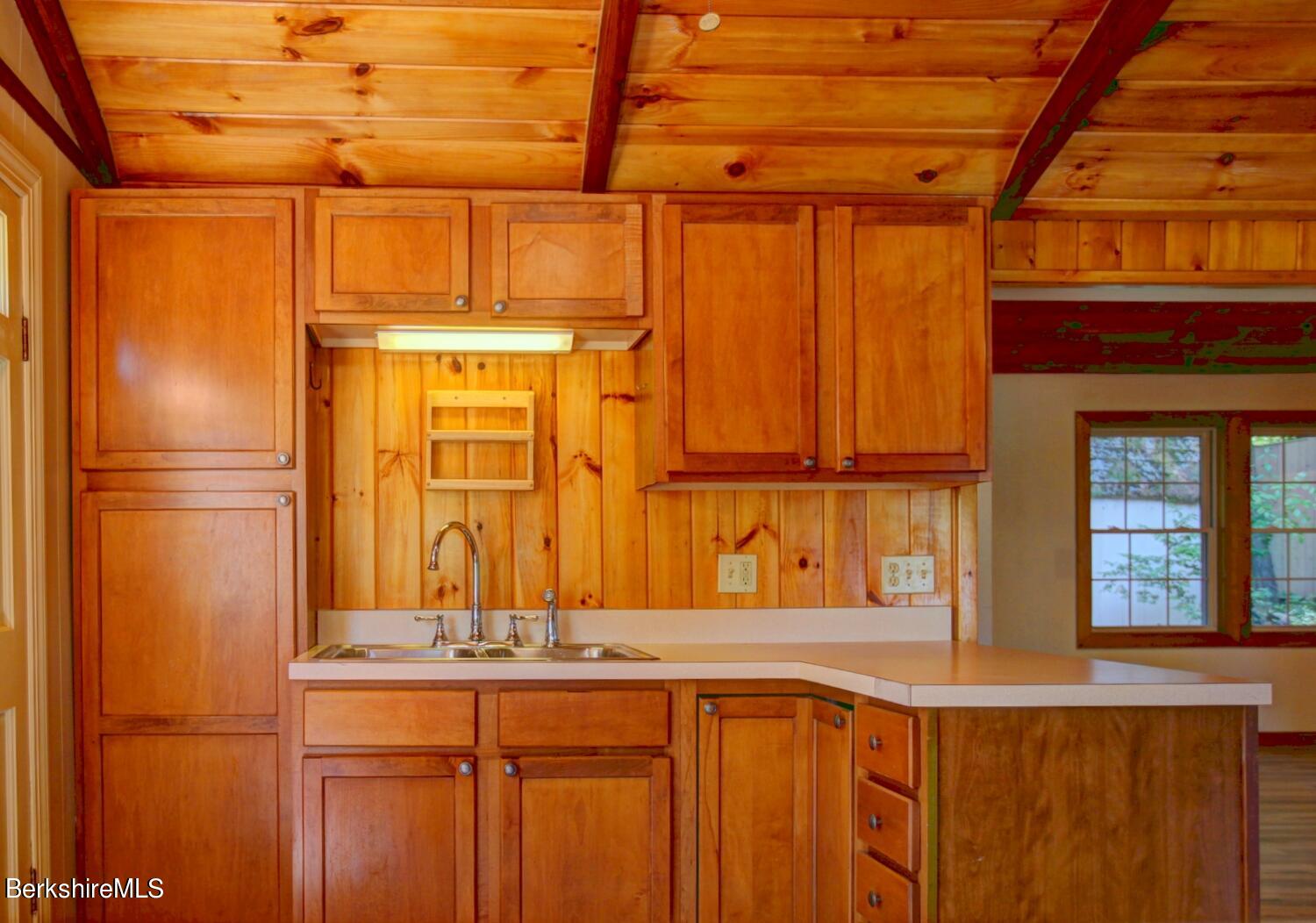 9 Lakeside Road New Marlborough, MA 01230 - Photo 18 of 29 9 Lakeside Lake Buel 17