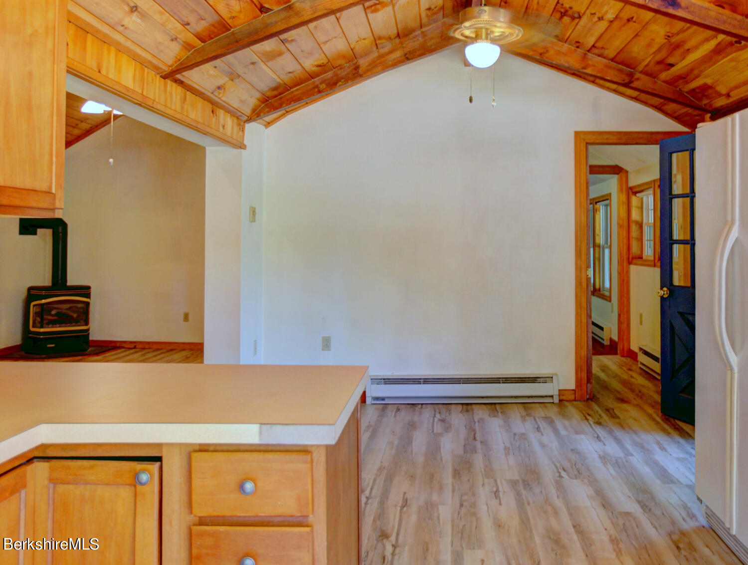 9 Lakeside Road New Marlborough, MA 01230 - Photo 20 of 29 9 Lakeside Lake Buel 19