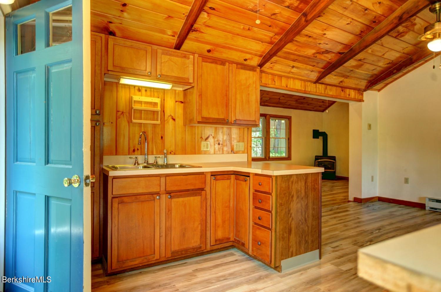 9 Lakeside Lake Buel 16
