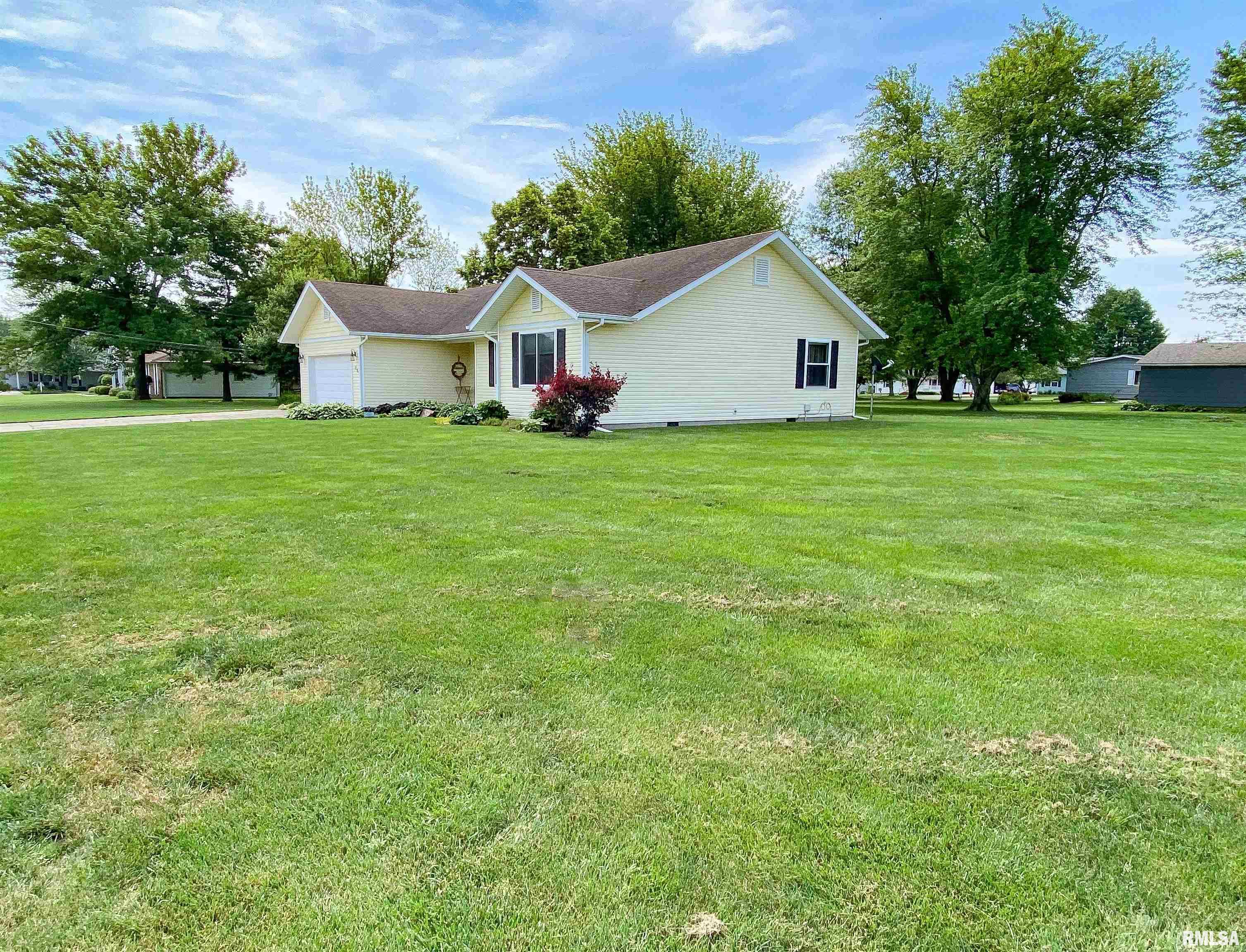 28 Stone Forge Pike Flora, IL 62839 - Photo 3 of 54