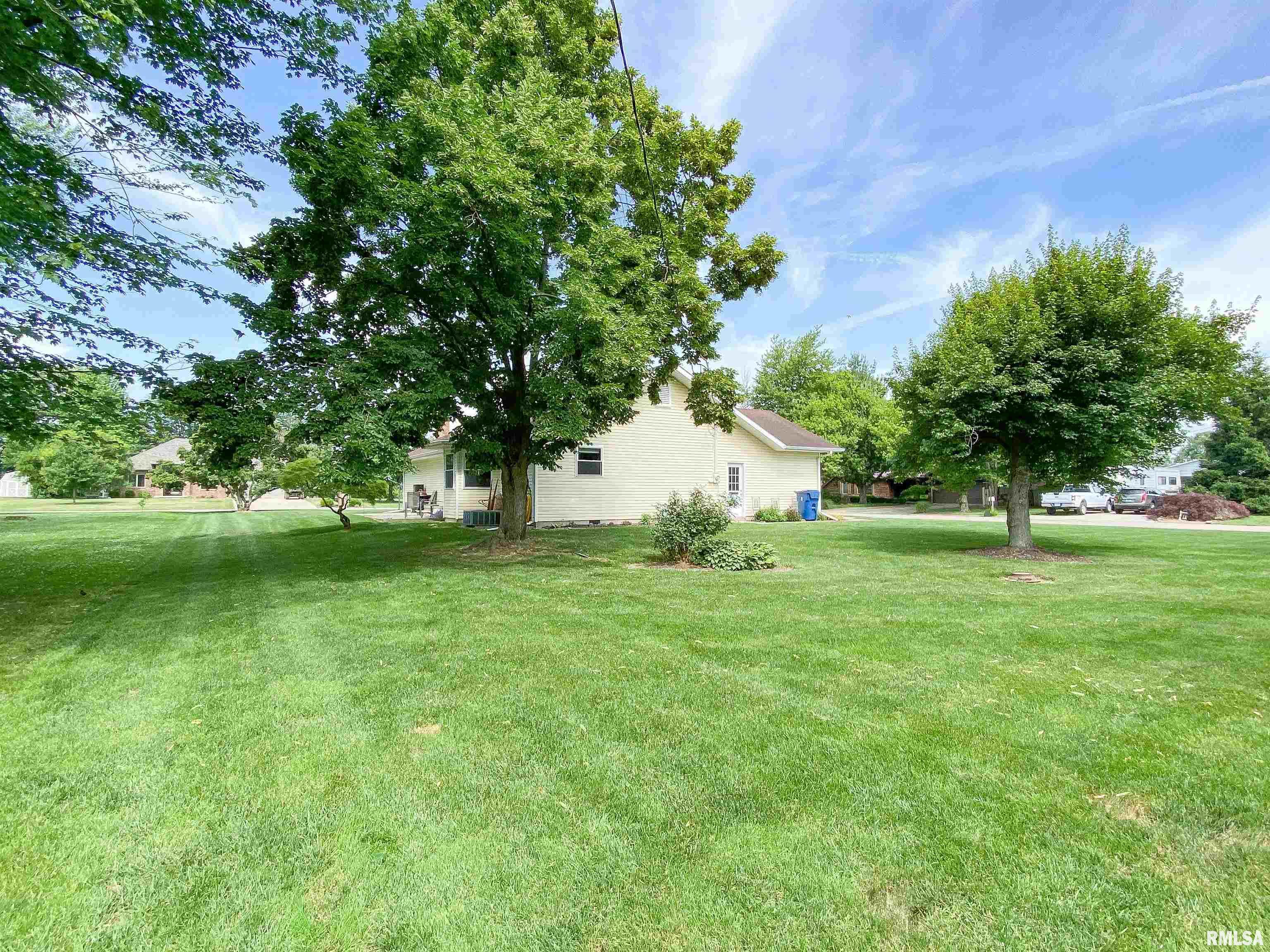 28 Stone Forge Pike Flora, IL 62839 - Photo 4 of 54