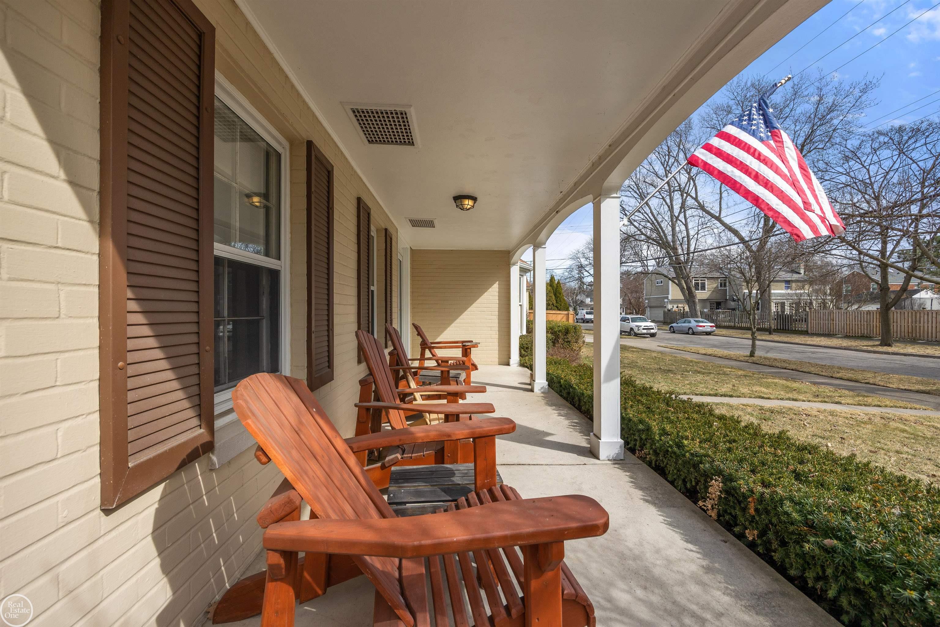 704 Pemberton Road Grosse Pointe, MI 48230 - Photo 5 of 75 50135490-fff364b4-a45b-4ff7-979d-84d367561e0d.JPG