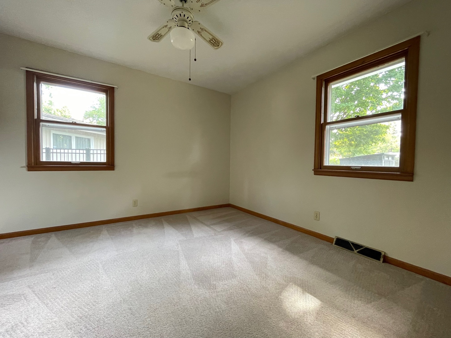 7 Mcdonald Court Champaign, IL 61821 - Photo 23 of 38