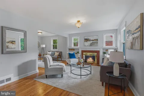 $1,095,000 | 625 South Quincy Street, Arlington, VA 22204