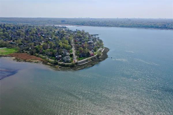 a view of a fruit basket