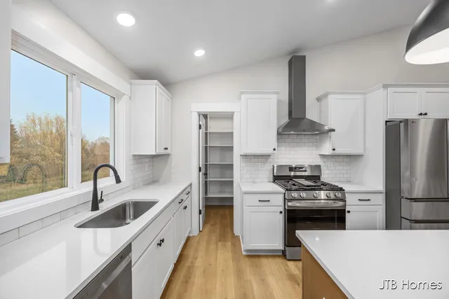 $539,900 | 11440 Shoreline Drive, Unit 110, Allendale, MI 49401