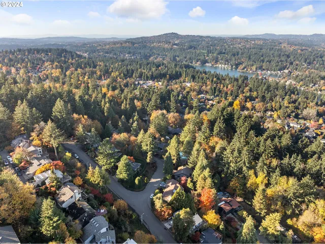 $950,000 | 1060 Upper Devon Lane, Lake Oswego, OR 97034