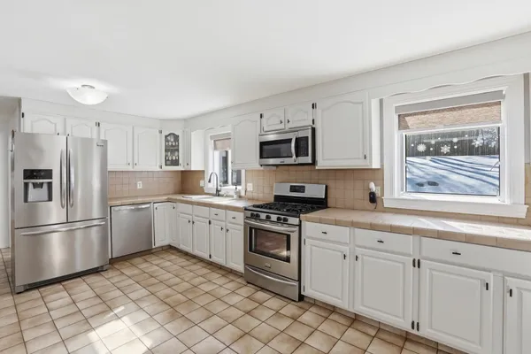 $670,000 | 10 Todd Road, Nashua, NH 03064