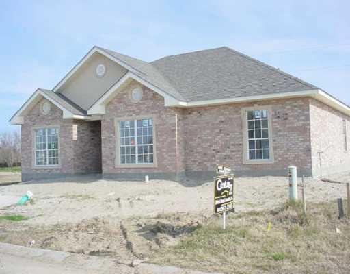 687 Rue Saint Michael Terrytown, LA 70056 - Photo 1 of 3