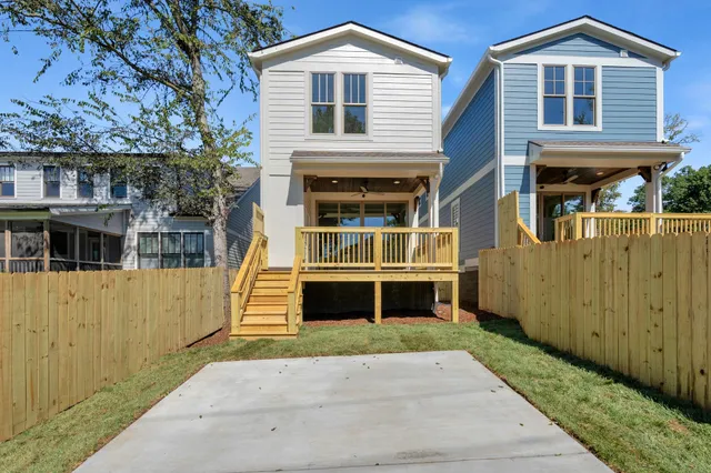 a view of house with a yard