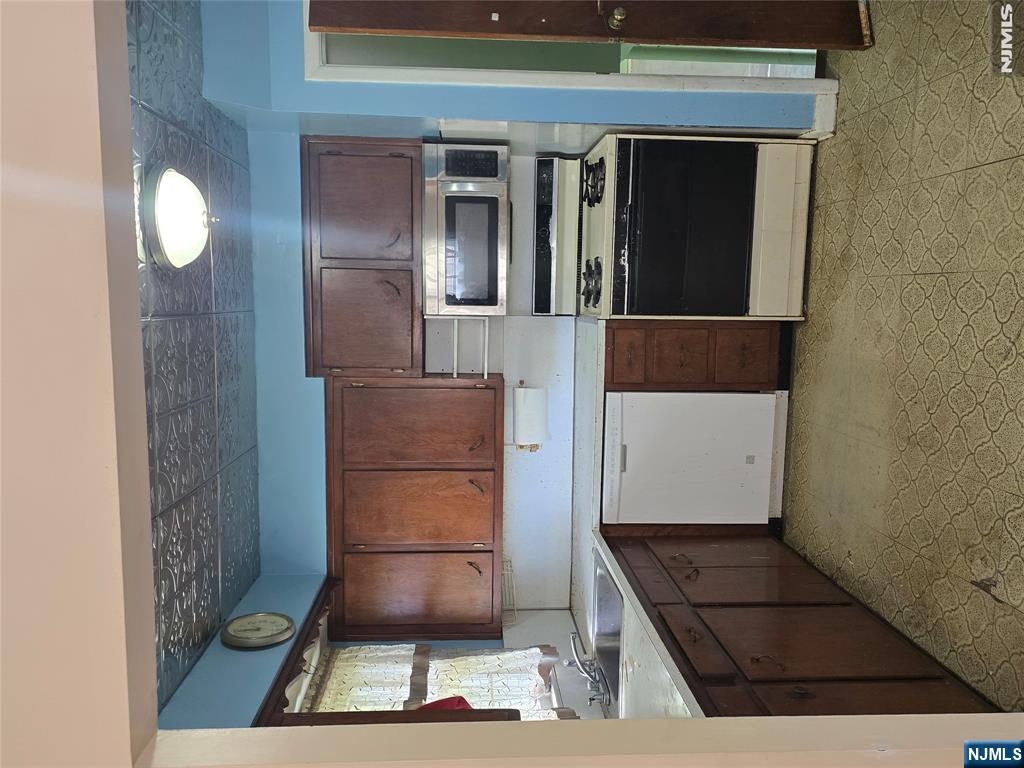193 Union Avenue Wood-Ridge, NJ 07075 - Photo 2 of 15