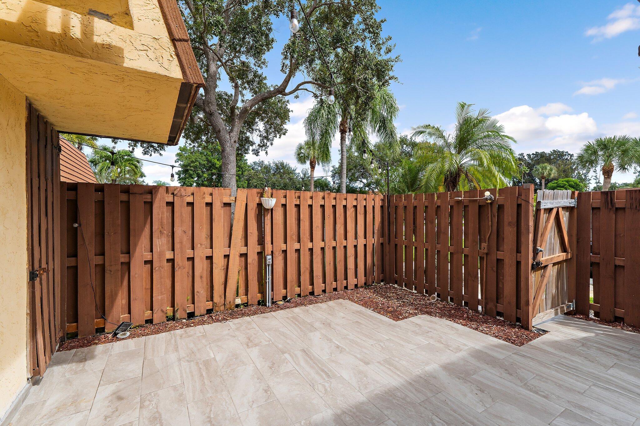 825 Center Street, Unit 30A Jupiter, FL 33458 - Photo 6 of 33 034-825CenterSt-Jupiter-FL-33458-SMALL