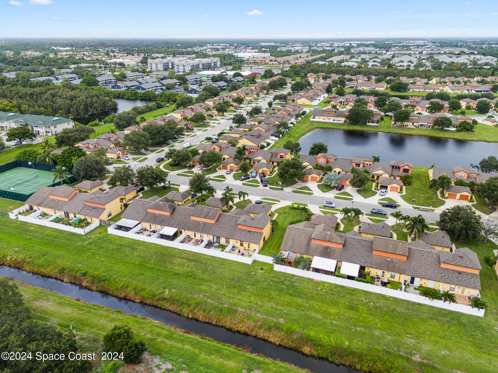 890 Luminary Circle, Unit 103 Melbourne, FL 32901 - Photo 29 of 32 an aerial view of residential houses with outdoor space and lake view