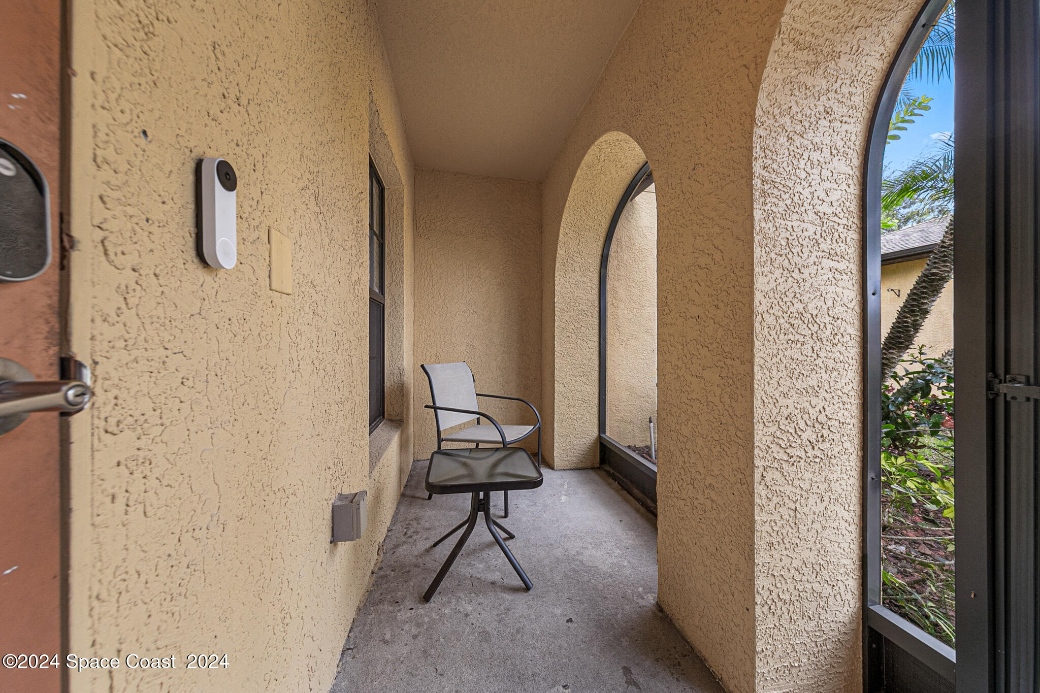 890 Luminary Circle, Unit 103 Melbourne, FL 32901 - Photo 5 of 32 a view of a bathroom with a tub and mirror