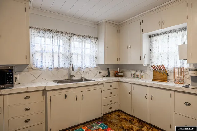 $319,900 | 1117 South Lincoln Street, Casper, WY 82601