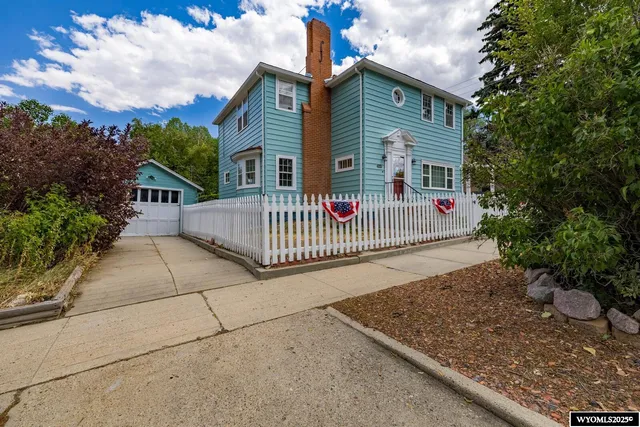 $319,900 | 1117 South Lincoln Street, Casper, WY 82601