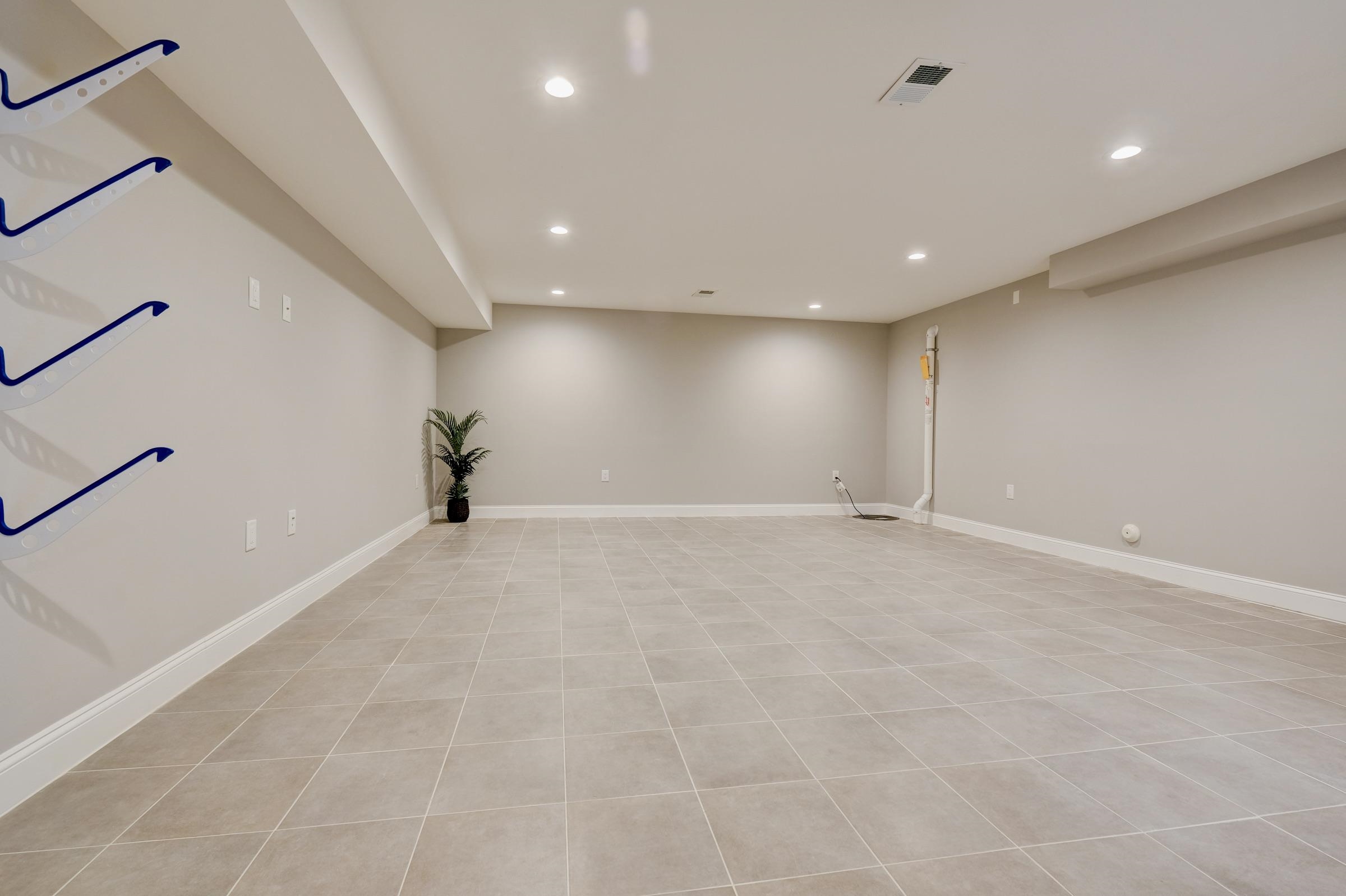 726 Chestnut Street, Unit B Secaucus, NJ 07094 - Photo 38 of 50 a view of an empty room
