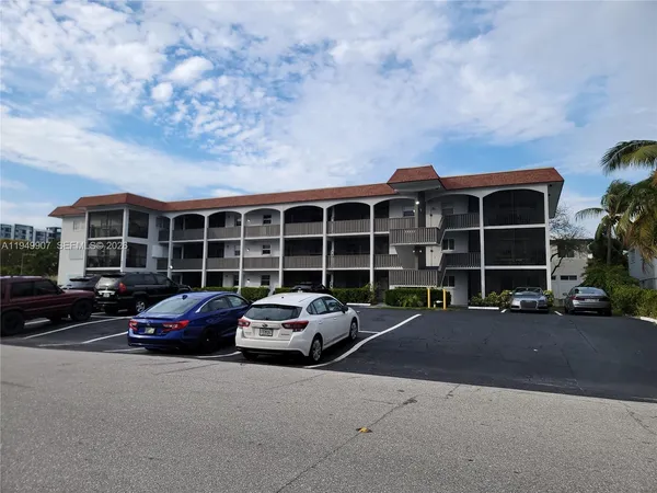 $174,900 | 651 Pine Drive, Unit 110, Pompano Beach, FL 33060