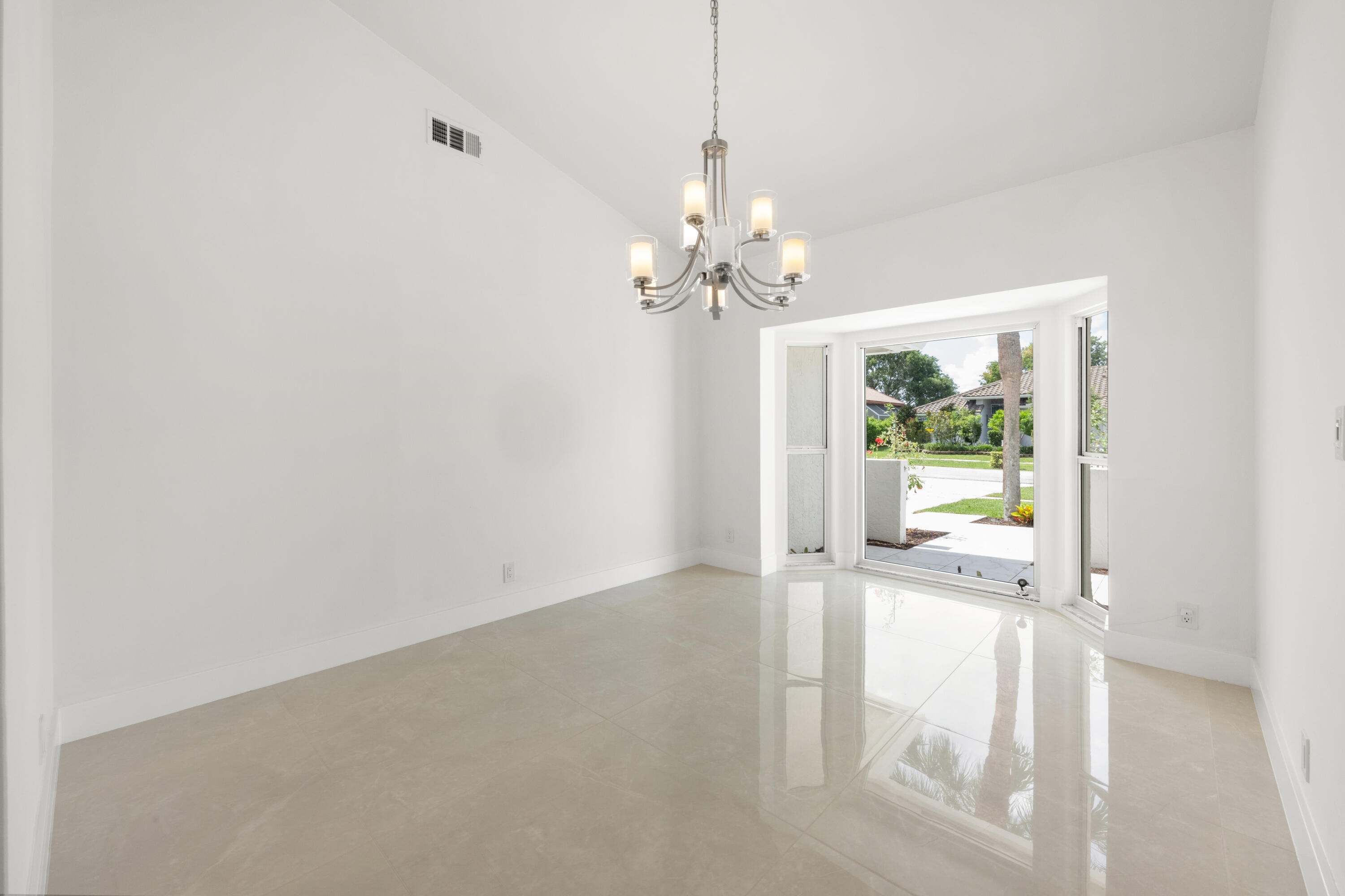 9585 Carousel Circle South Boca Raton, FL 33434 - Photo 12 of 49 Inside 4