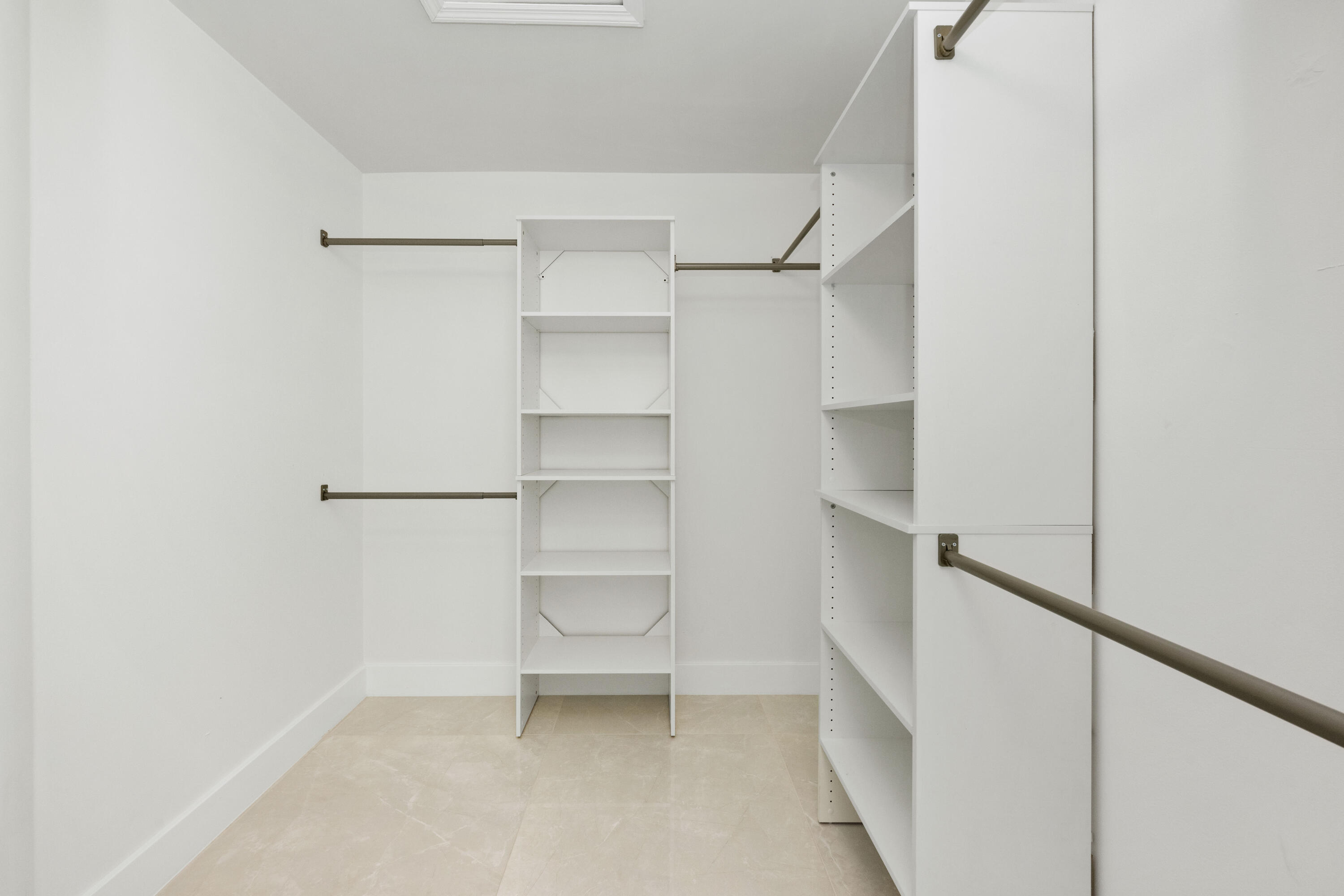 9585 Carousel Circle South Boca Raton, FL 33434 - Photo 29 of 49 Inside 15