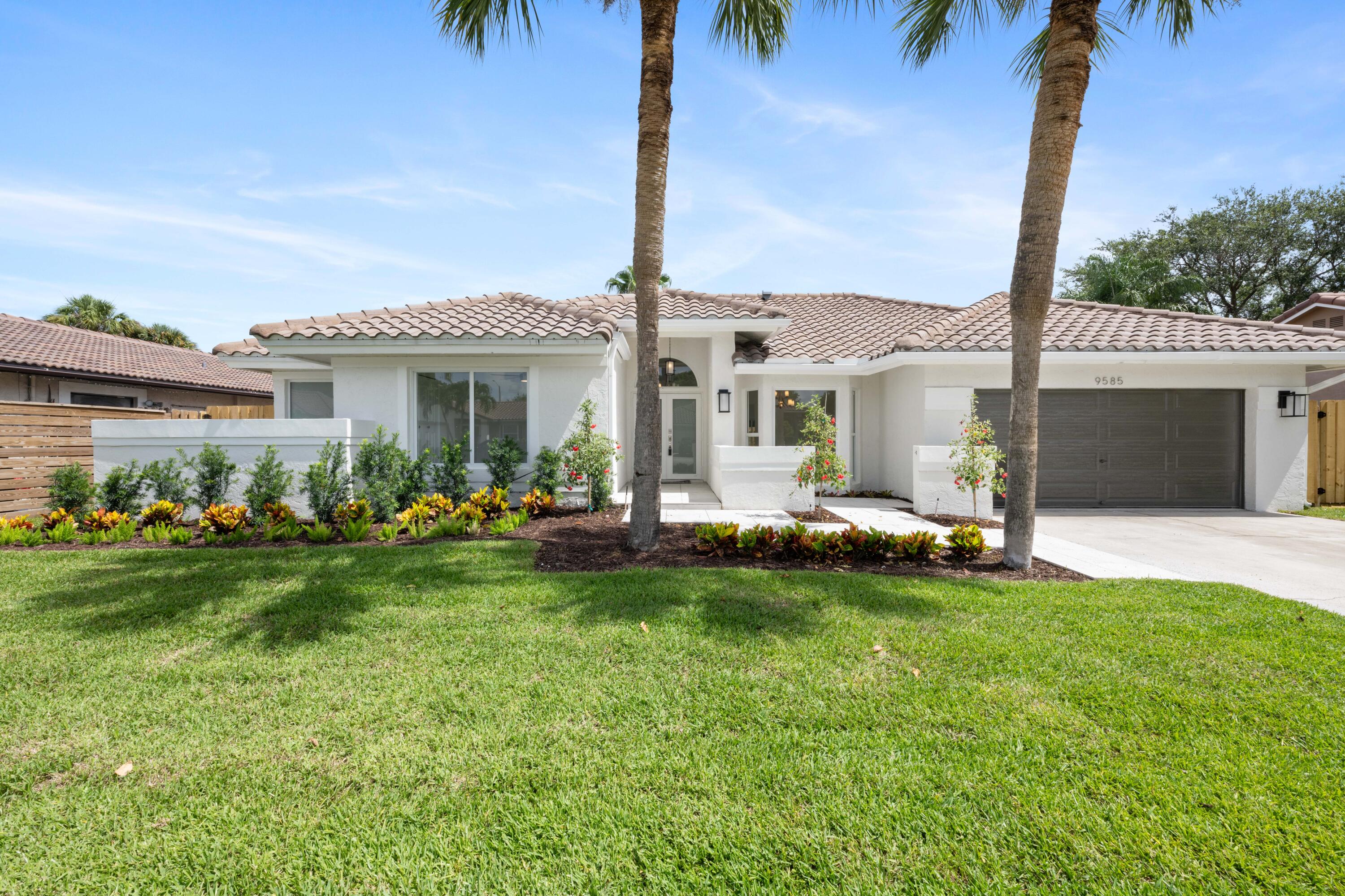 9585 Carousel Circle South Boca Raton, FL 33434 - Photo 4 of 49 Front 2