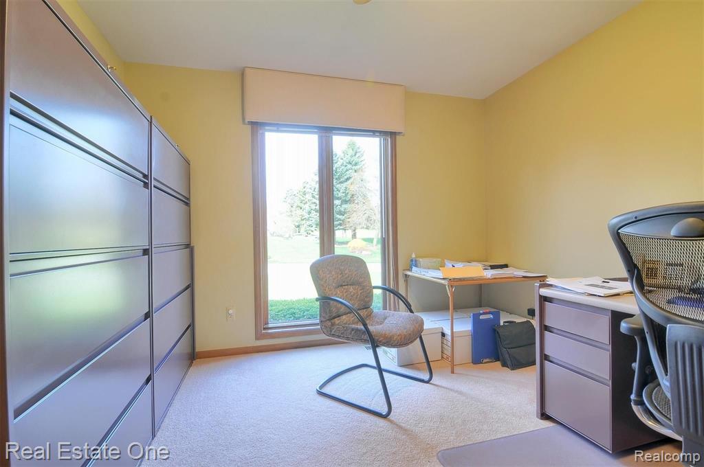 561 Kentucky Drive Rochester Hills, MI 48307 - Photo 13 of 23