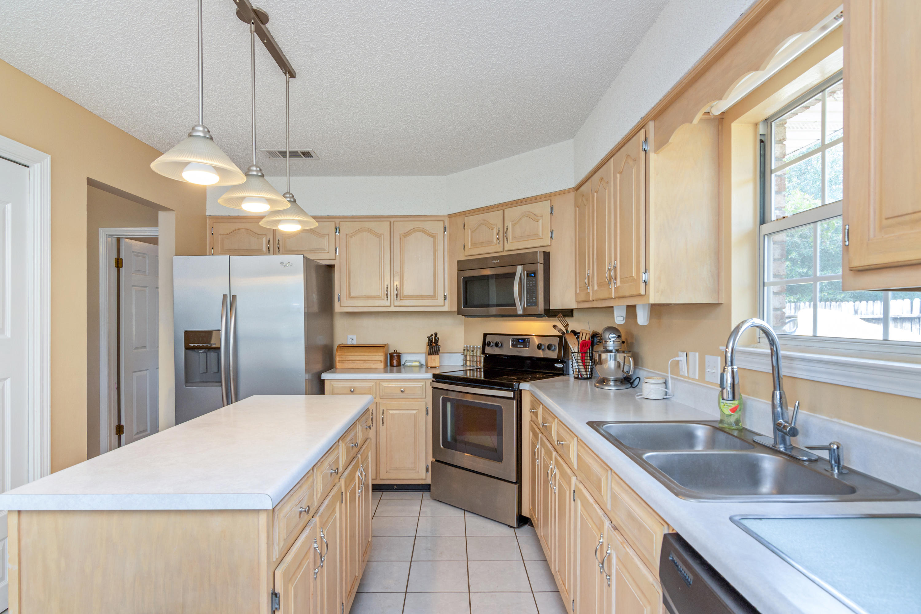 4811 Young Road Crestview, FL 32539 - Photo 12 of 21 Light & Bright