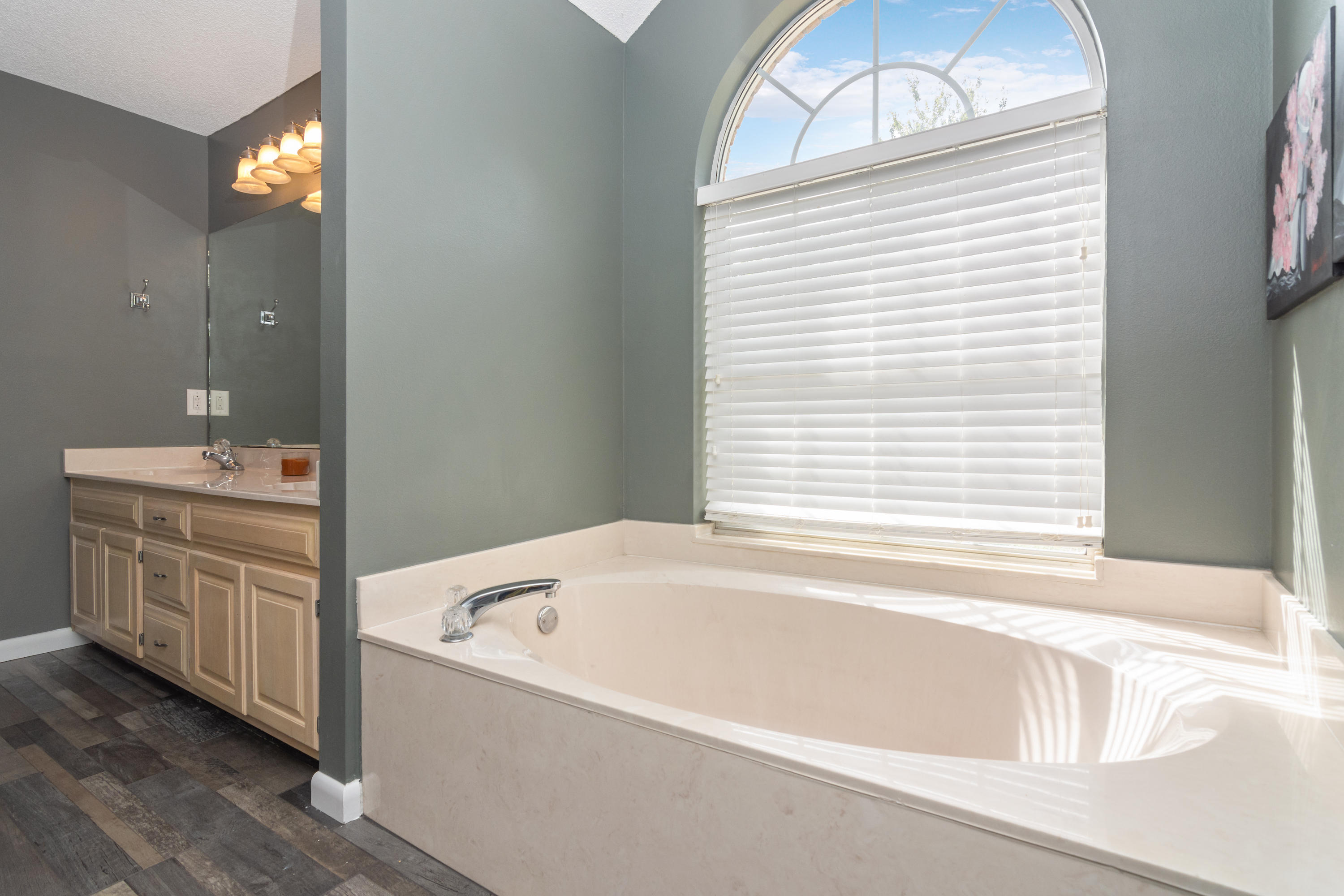 4811 Young Road Crestview, FL 32539 - Photo 16 of 21 Master Bath