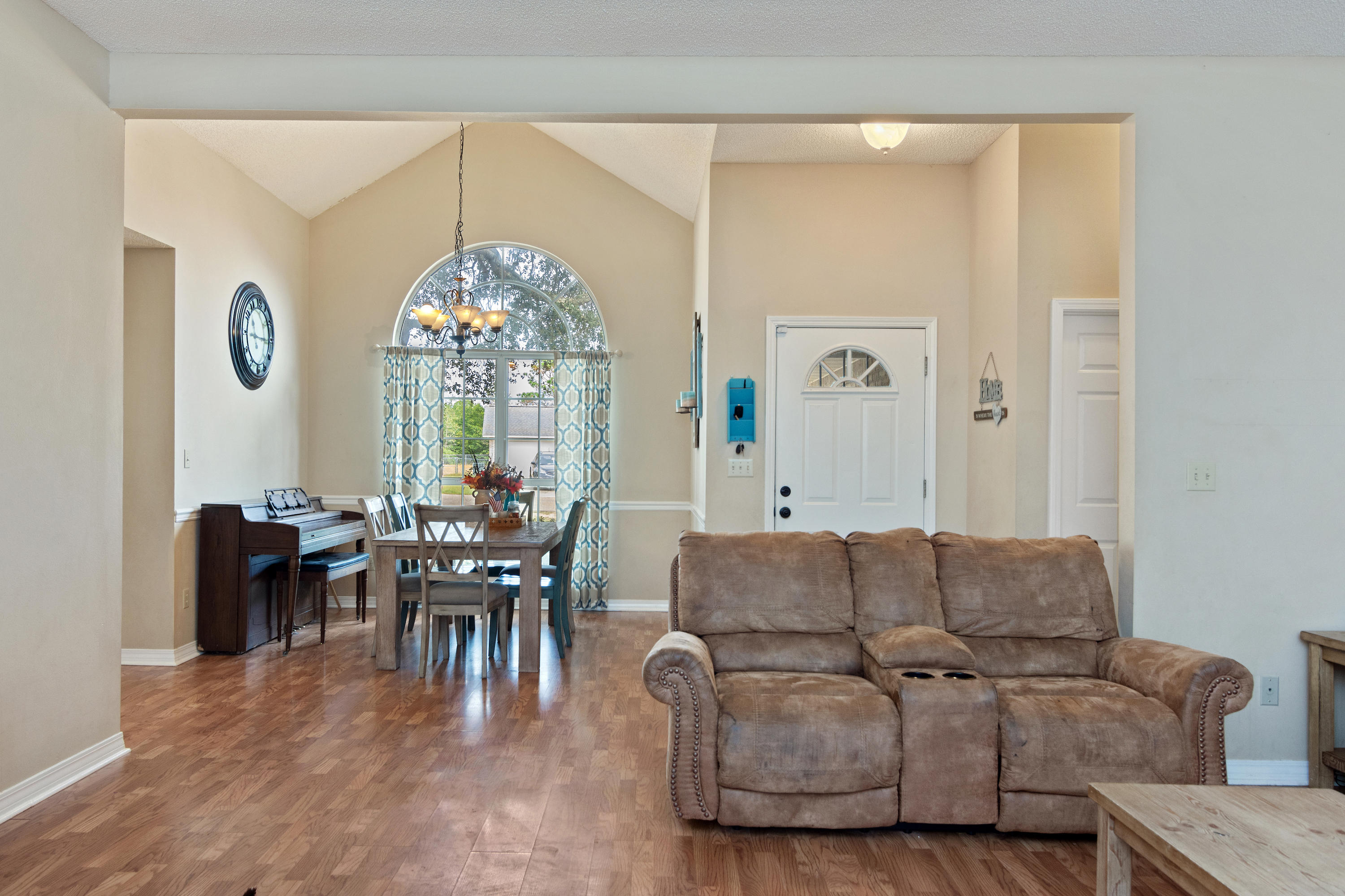 4811 Young Road Crestview, FL 32539 - Photo 7 of 21 Dining / Entry view