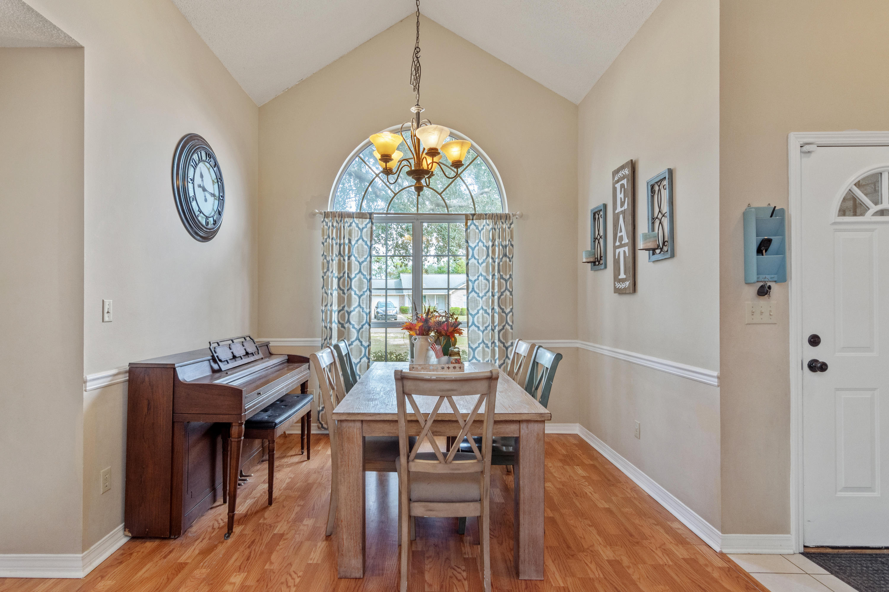 4811 Young Road Crestview, FL 32539 - Photo 8 of 21 Dining room