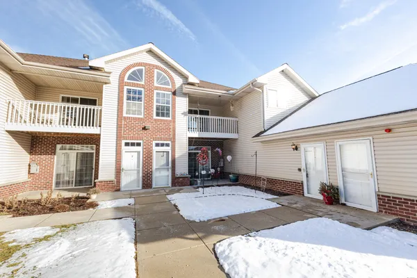 $309,000 | N43-w32953 Rasmus Road, Unit 3H, Nashotah, WI 53058