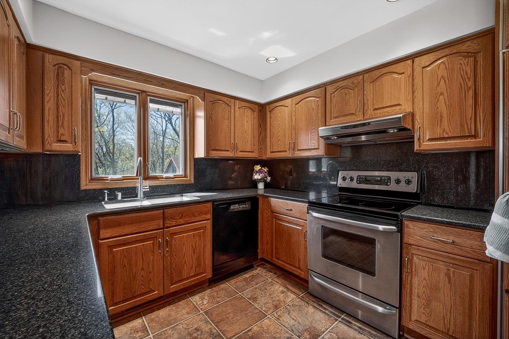 4802 Country Meadows Road Brooklyn, WI 53521 - Photo 28 of 89