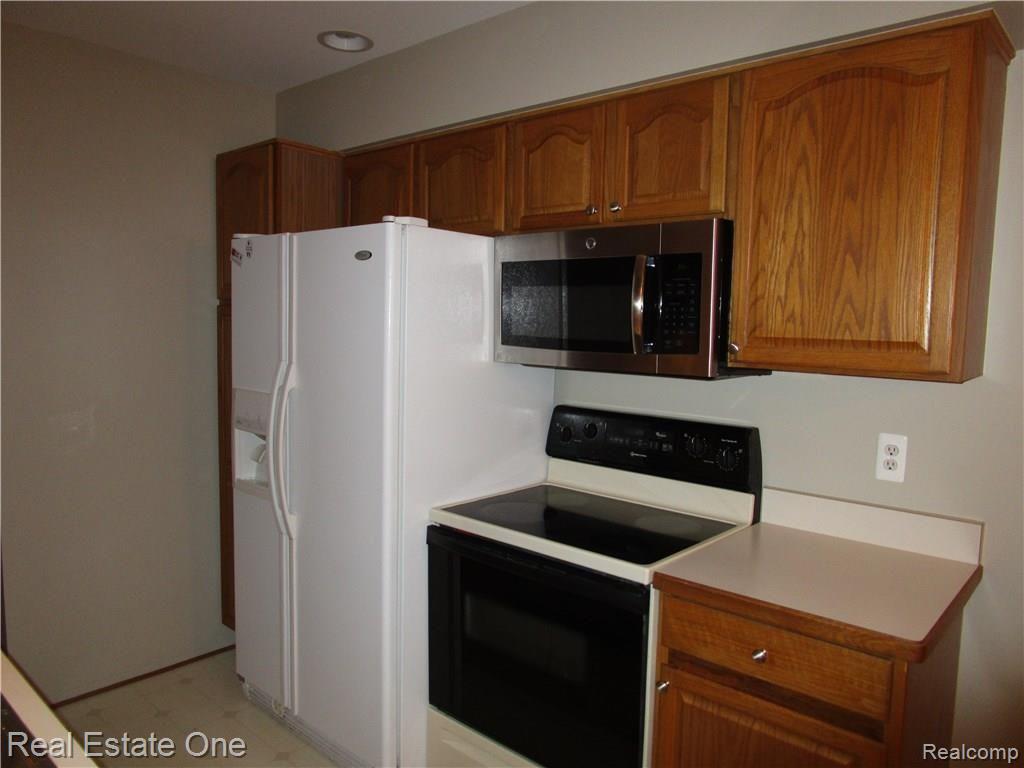 130 Pine Tree Ridge, Unit 50 Waterford, MI 48327 - Photo 9 of 22