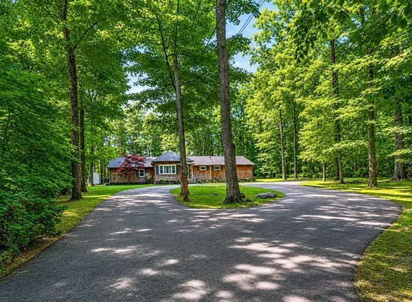 $599,000 | 33 Lincoln Street, Medway, MA 02053
